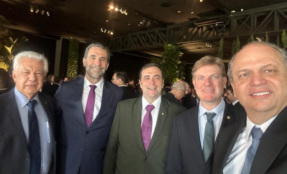 Comitiva do Paraná participa da posse do presidente do Paraguai para estreitar ainda mais relação bilateral