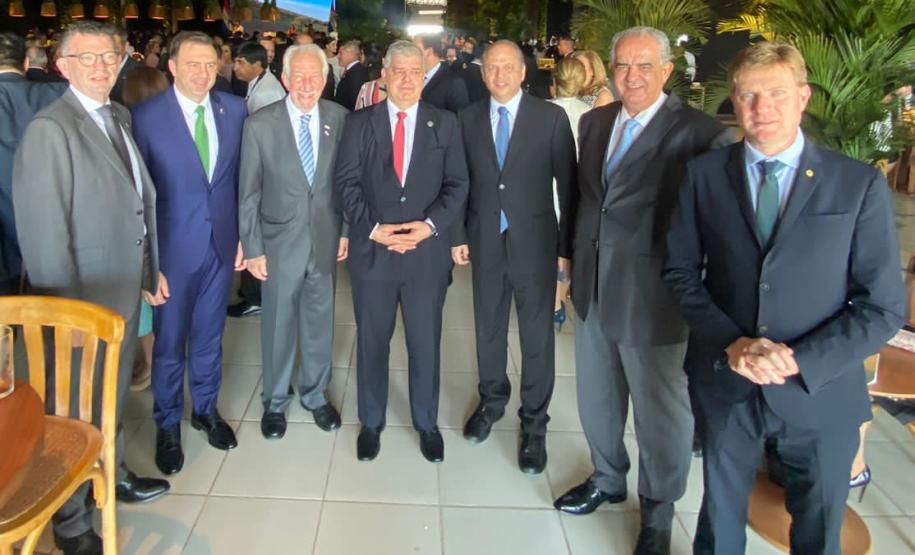 Comitiva do Paraná participa da posse do presidente do Paraguai para estreitar ainda mais relação bilateral