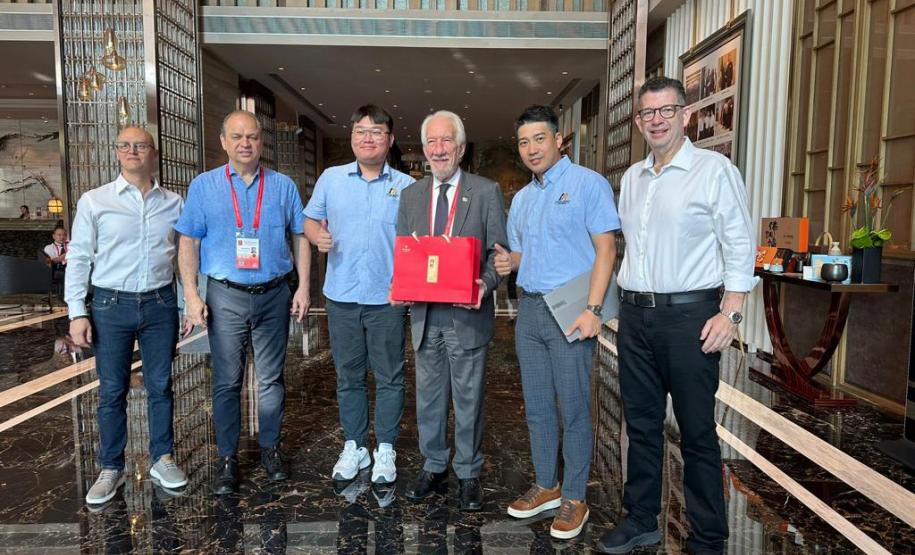 Missão paranaense conhece maior fabricante de pneus pesados da China e prospecta investimentos