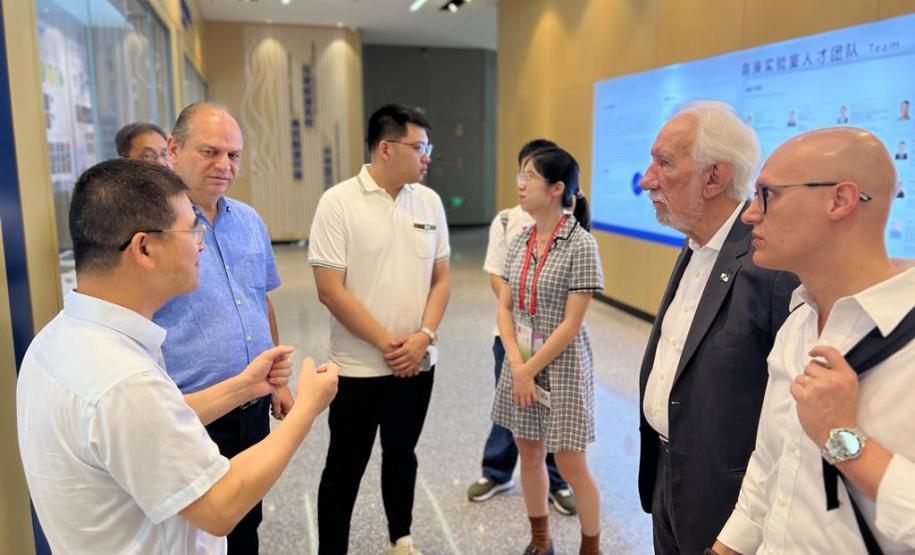 Missão paranaense conhece maior fabricante de pneus pesados da China e prospecta investimentos