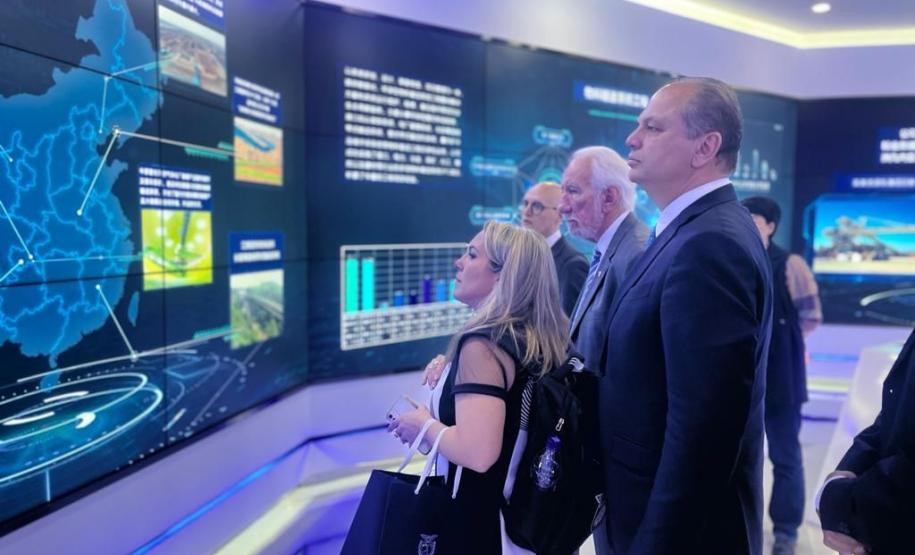 Comitiva paranaense se reúne com três grandes empresas e embaixador do Brasil na China