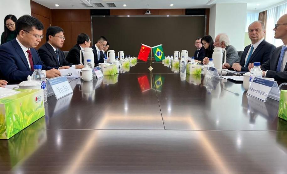 Comitiva paranaense se reúne com três grandes empresas e embaixador do Brasil na China