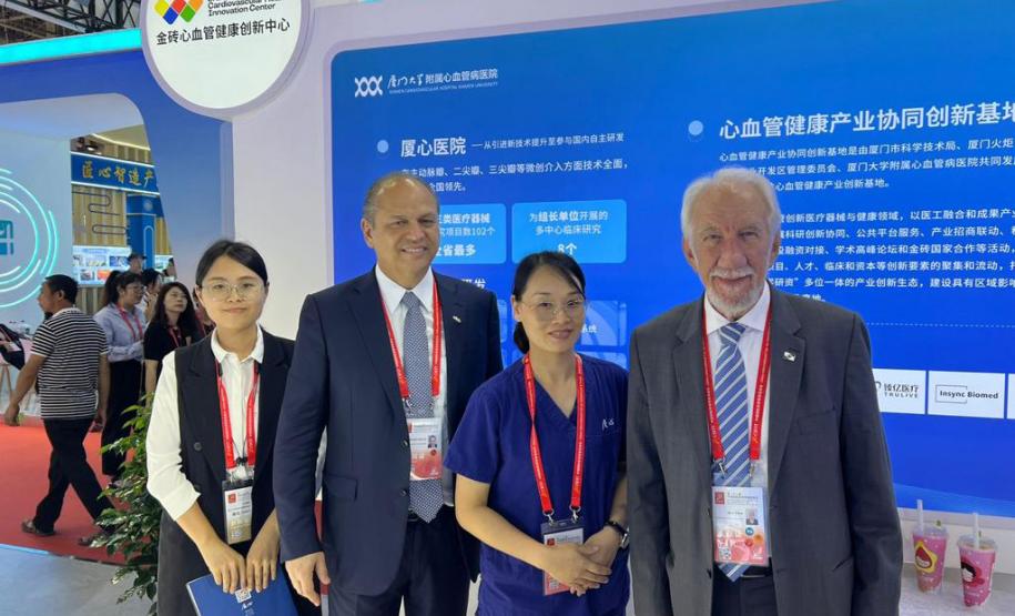 Comitiva liderada pelo vice-governador Darci Piana iniciou os trabalhos pela participação na Feira Internacional de Investimento e Comércio da China, na cidade de Xiamen, com o objetivo de estabelecer negociações bilaterais e atrair investimentos para o Estado