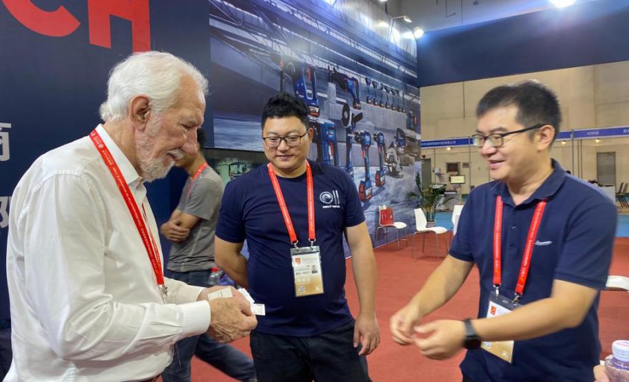 A missão paranaense liderada pelo vice-governador Darci Piana chegou neste domingo (10) à metade da viagem internacional de seis dias de negócios na China. Durante o dia, a comitiva visitou diversos estandes da Feira Internacional de Investimentos e Comércio da China (CIFIT), na cidade de Xiamen