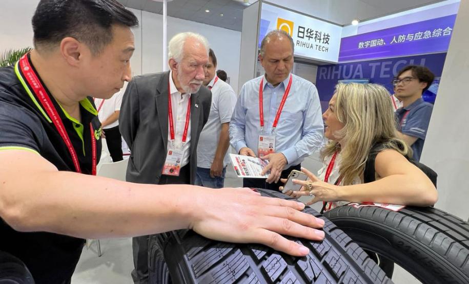 A missão paranaense liderada pelo vice-governador Darci Piana chegou neste domingo (10) à metade da viagem internacional de seis dias de negócios na China. Durante o dia, a comitiva visitou diversos estandes da Feira Internacional de Investimentos e Comércio da China (CIFIT), na cidade de Xiamen