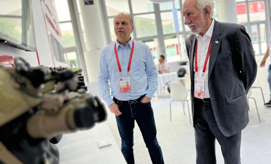 A missão paranaense liderada pelo vice-governador Darci Piana chegou neste domingo (10) à metade da viagem internacional de seis dias de negócios na China. Durante o dia, a comitiva visitou diversos estandes da Feira Internacional de Investimentos e Comércio da China (CIFIT), na cidade de Xiamen