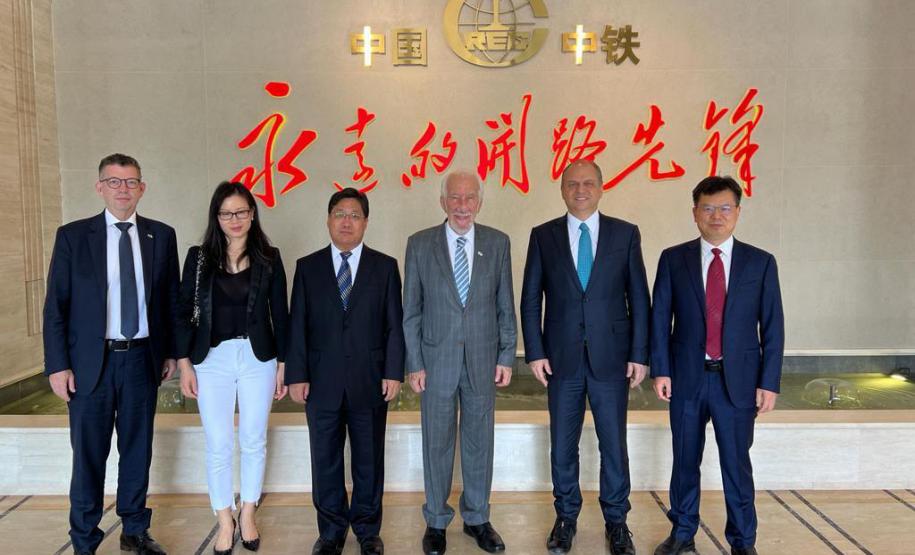 Comitiva paranaense liderada pelo vice-governador Darci Piana na China