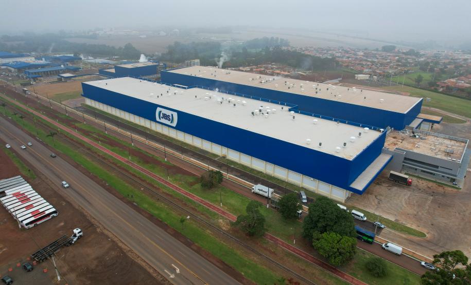 Com investimento de R$ 1 bilhão, JBS inaugura duas novas unidades em Rolândia