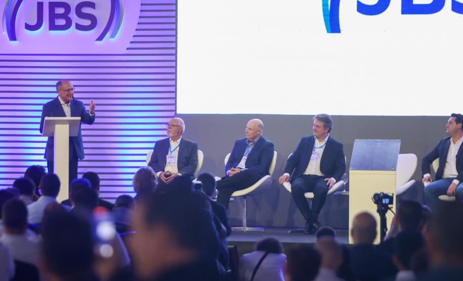 Com investimento de R$ 1 bilhão, JBS inaugura duas novas unidades em Rolândia