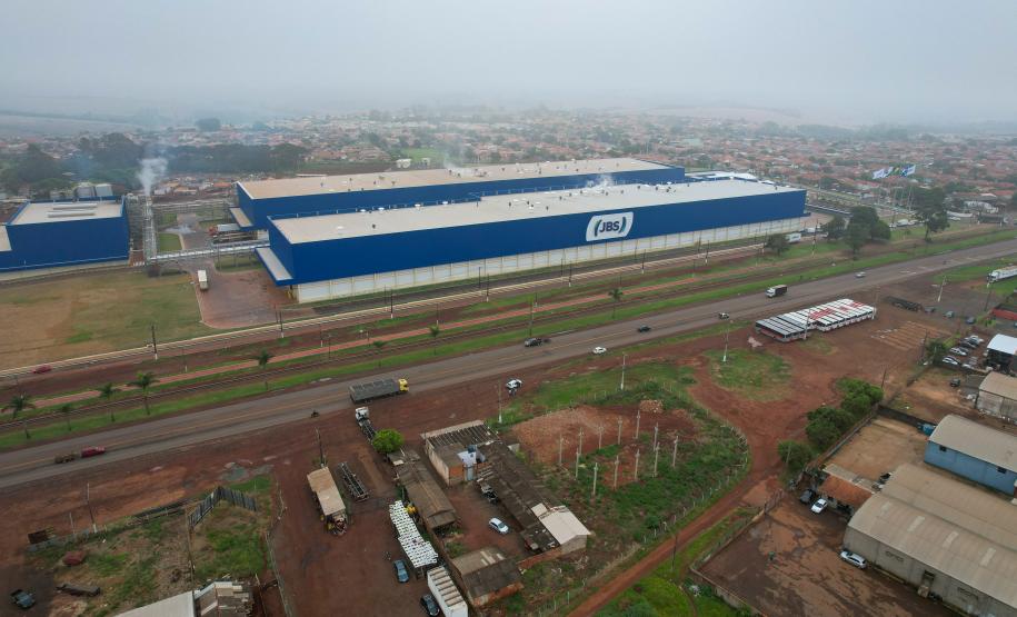 Com investimento de R$ 1 bilhão, JBS inaugura duas novas unidades em Rolândia
