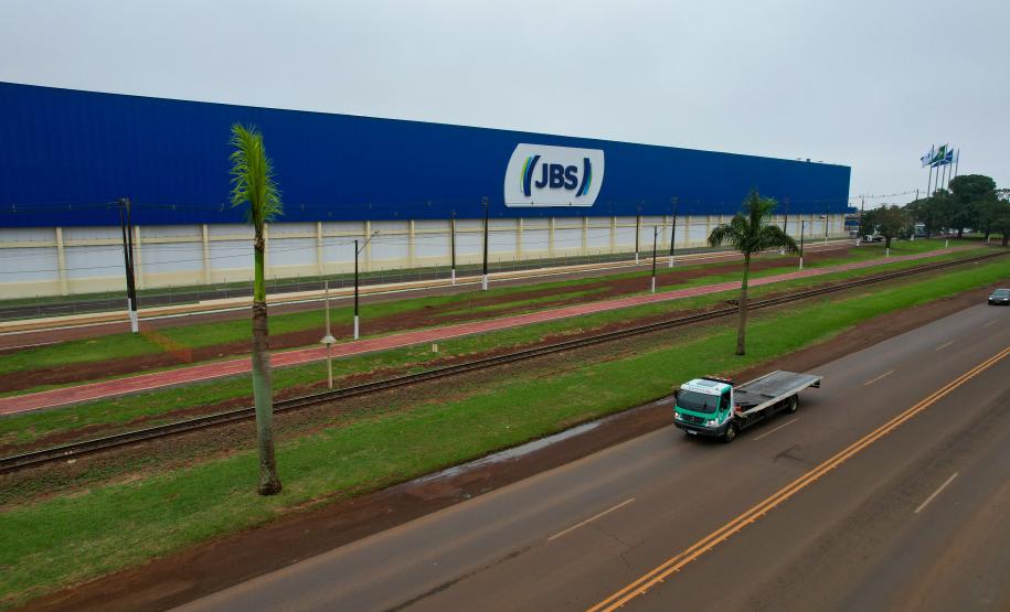 Com investimento de R$ 1 bilhão, JBS inaugura duas novas unidades em Rolândia