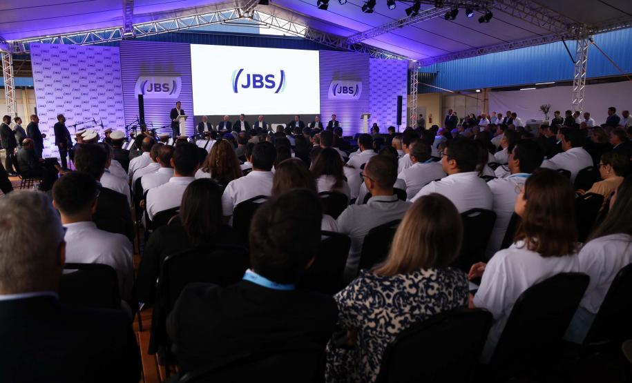 Com investimento de R$ 1 bilhão, JBS inaugura duas novas unidades em Rolândia