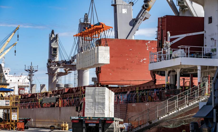 Exportações paranaenses até novembro já superam números de 2022