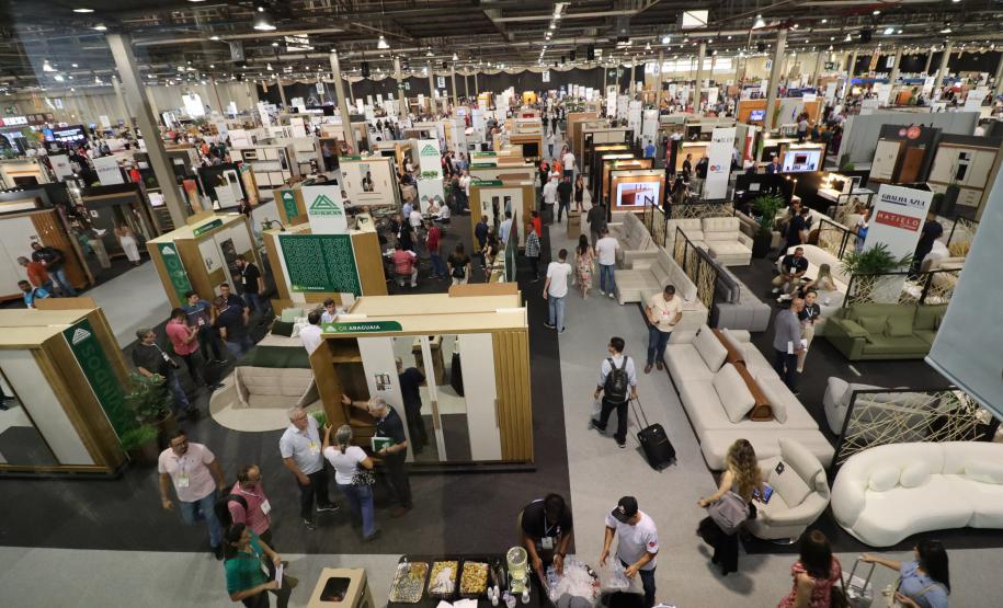 Maior do País, evento moveleiro reúne 160 expositores e espera 17 mil pessoas em Arapongas