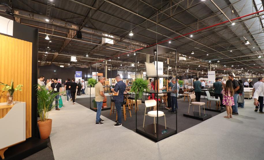 Maior do País, evento moveleiro reúne 160 expositores e espera 17 mil pessoas em Arapongas