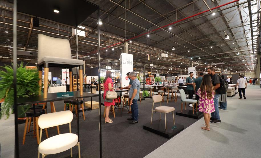 Maior do País, evento moveleiro reúne 160 expositores e espera 17 mil pessoas em Arapongas