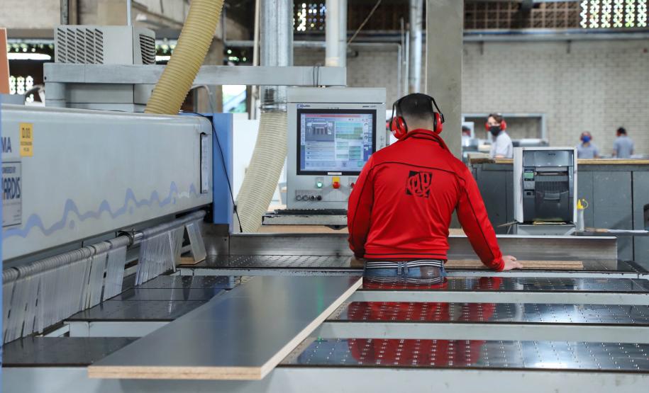 Indústria paranaense cresce 1,9% em janeiro, na contramão da média brasileira e do Sul