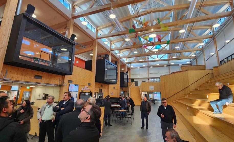 Na Suécia, comitiva paranaense avalia novos potenciais da madeira na construção civil