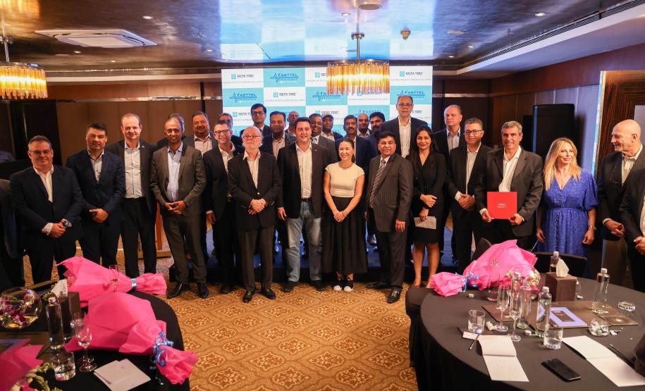 Comitiva do Paraná começa agenda na Índia com visita a gigante global de tecnologia