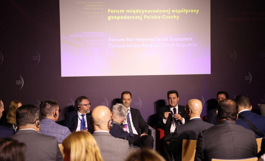 Ratinho Junior apresenta potencial do Paraná no Congresso Econômico Europeu