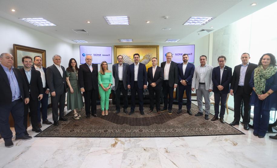 Tecpar assina acordo com empresa para ampliar produção da vacina antirrábica veterinária