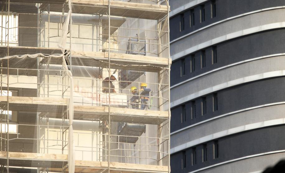 Com alta de 40,7%, indústria da construção do Paraná cresce o triplo da média nacional