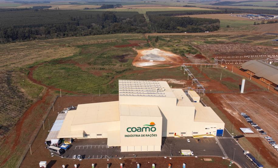 Coamo inaugura fábrica de ração e inicia investimento de R$ 1,7 bilhão para produzir etanol