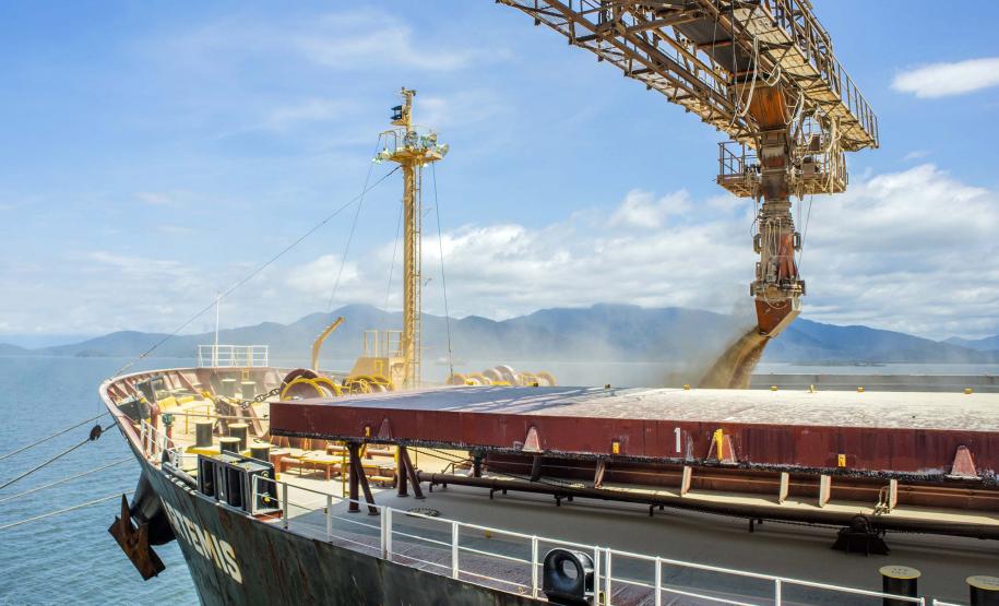 Exportações de soja, açúcar, combustíveis e frango batem recorde no Paraná em 2024