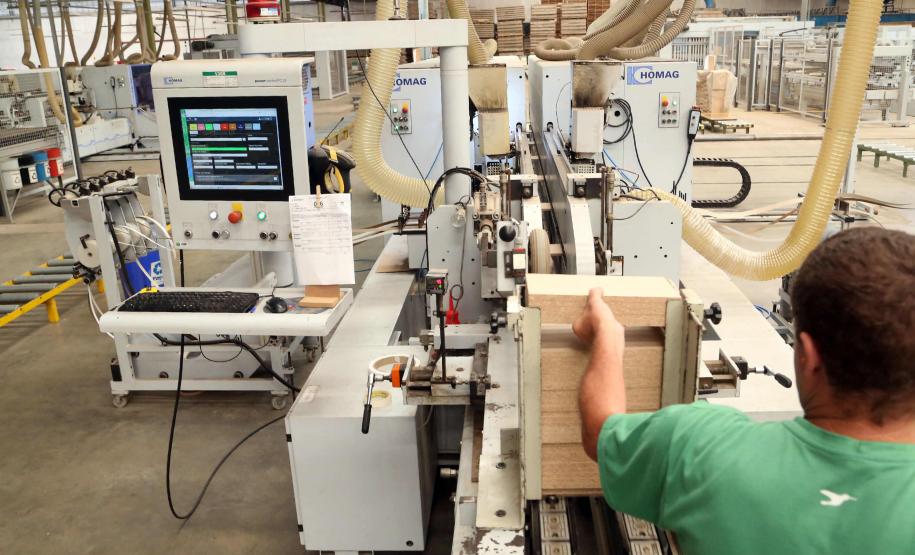 790 mil pessoas: Paraná atinge maior número de trabalhadores na indústria da história