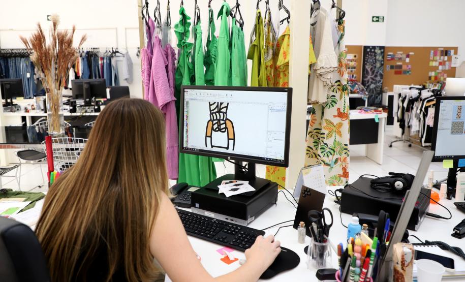 MEIs puxam saldo positivo de 128,4 mil empresas em 2024 no Paraná