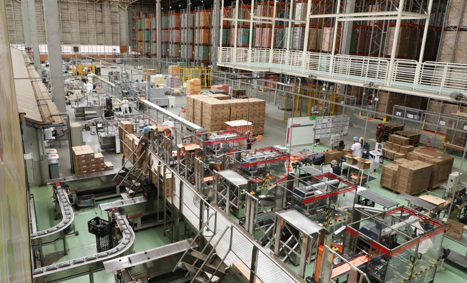 Indústria do Paraná é a terceira que mais cresceu no País em outubro, aponta IBGE