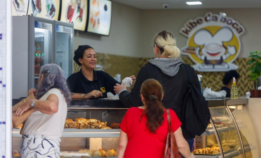 Comércio do Paraná cresce 5,3% em 2024 e supera média nacional de vendas