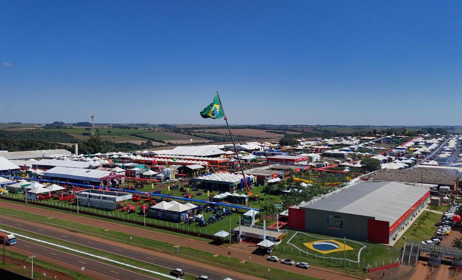 R$ 7 bilhões e 400 mil pessoas: com apoio do Estado, Show Rural 2025 bate recordes