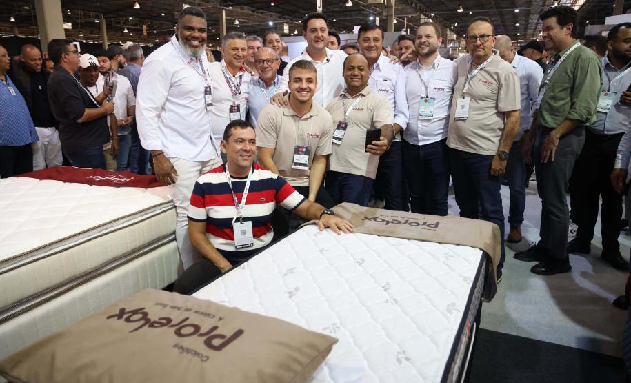 Governador destaca importância do setor moveleiro na economia do Paraná em visita à Movelpar