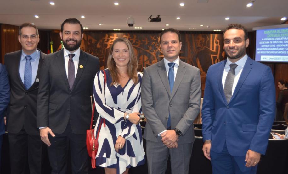 Em parceria com cartórios, Paraná acelera regularização de barracões industriais