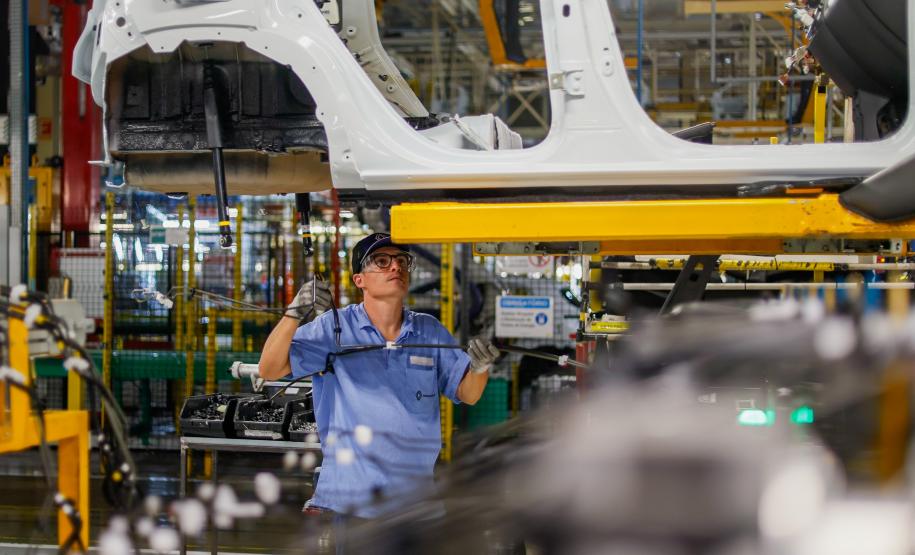 Indústria do Paraná cresce acima da média em janeiro e tem alta de 3,9% em 12 meses