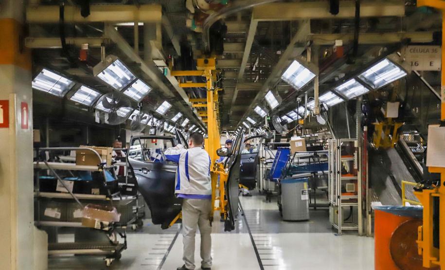 Com salto de 2%, indústria do Paraná foi o principal motor do Brasil em fevereiro, aponta IBGE