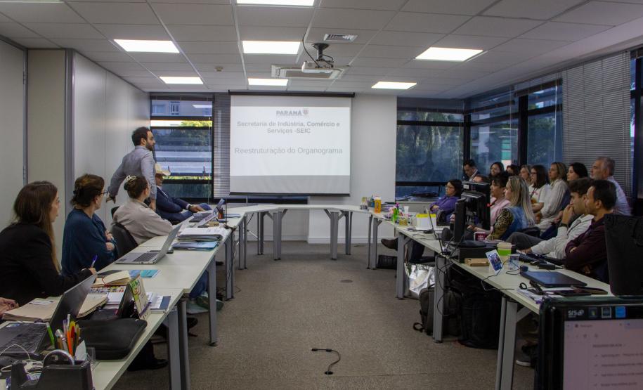 Reunião do secretário Marco Brasil com funcionários da SEIC
