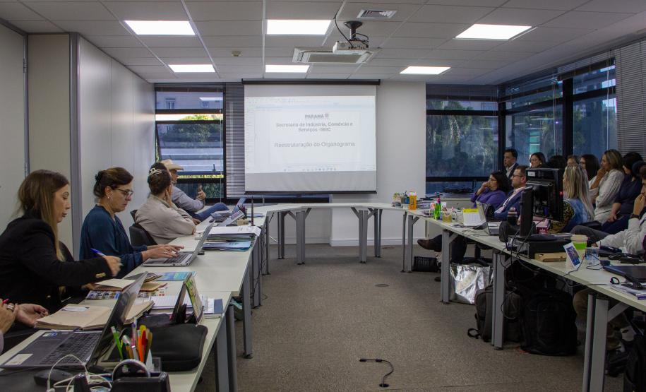 Reunião do secretário Marco Brasil com funcionários da SEIC