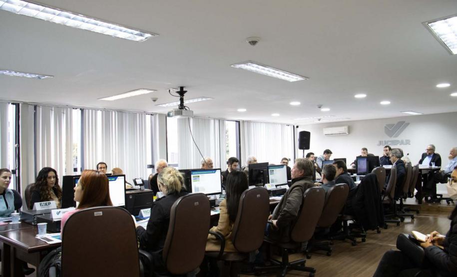 Jucepar moderniza sistema e amplia acesso a dados de empresas do Paraná