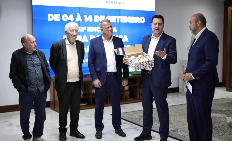 O governador Carlos Massa Ratinho Junior conheceu nesta quinta-feira (28) os detalhes da 32ª Feira da Louça, promovida pelo Sindilouça em Campo Largo, na Região Metropolitana de Curitiba (RMC).