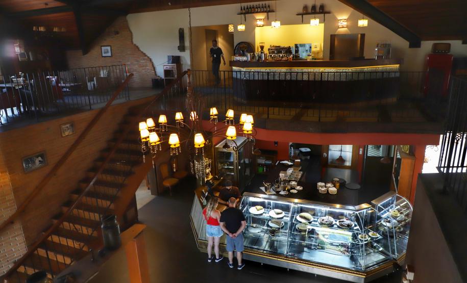 Setor de serviços no Paraná cresce acima da média nacional em agosto