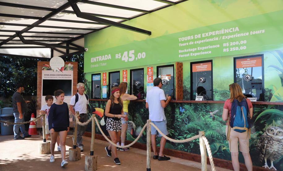 Setor de serviços no Paraná cresce acima da média nacional em agosto