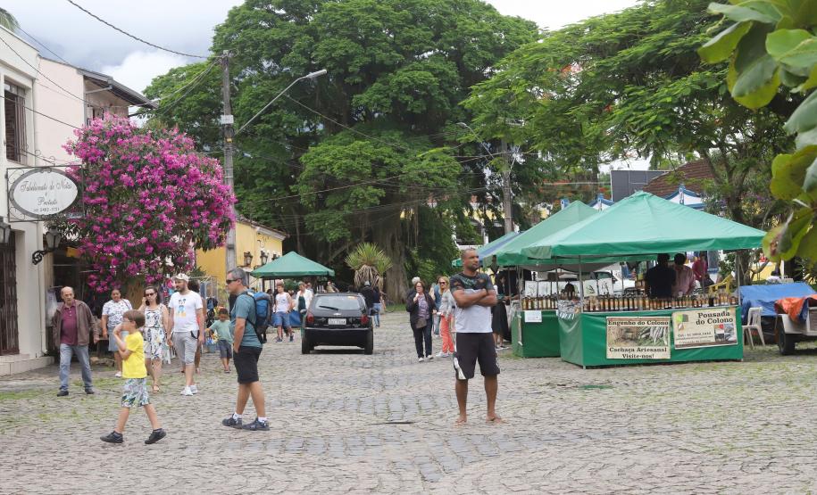 Setor de serviços no Paraná cresce acima da média nacional em agosto