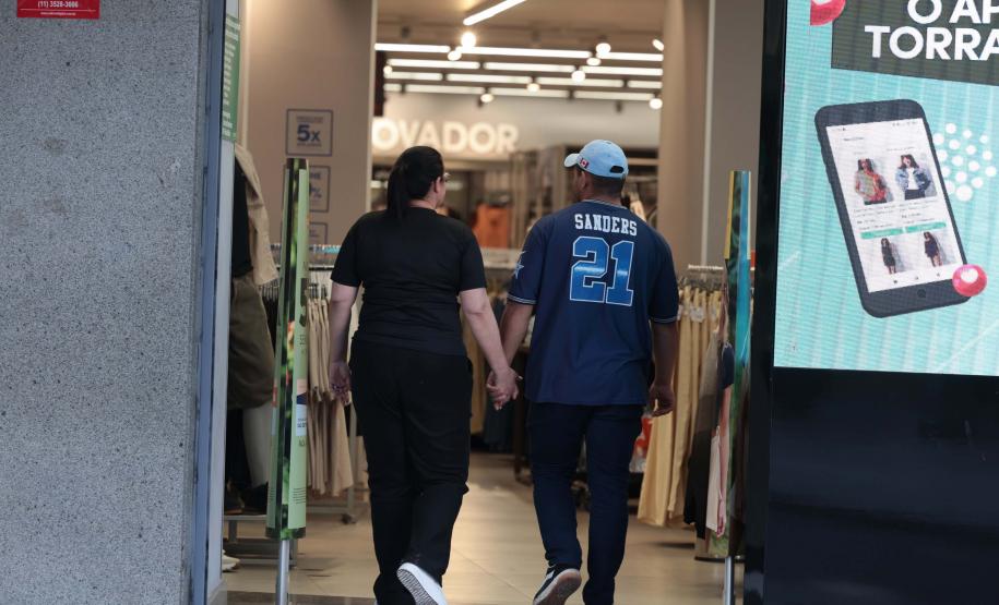 Paraná fecha outubro com tempo de apenas 8 horas para abertura de empresas